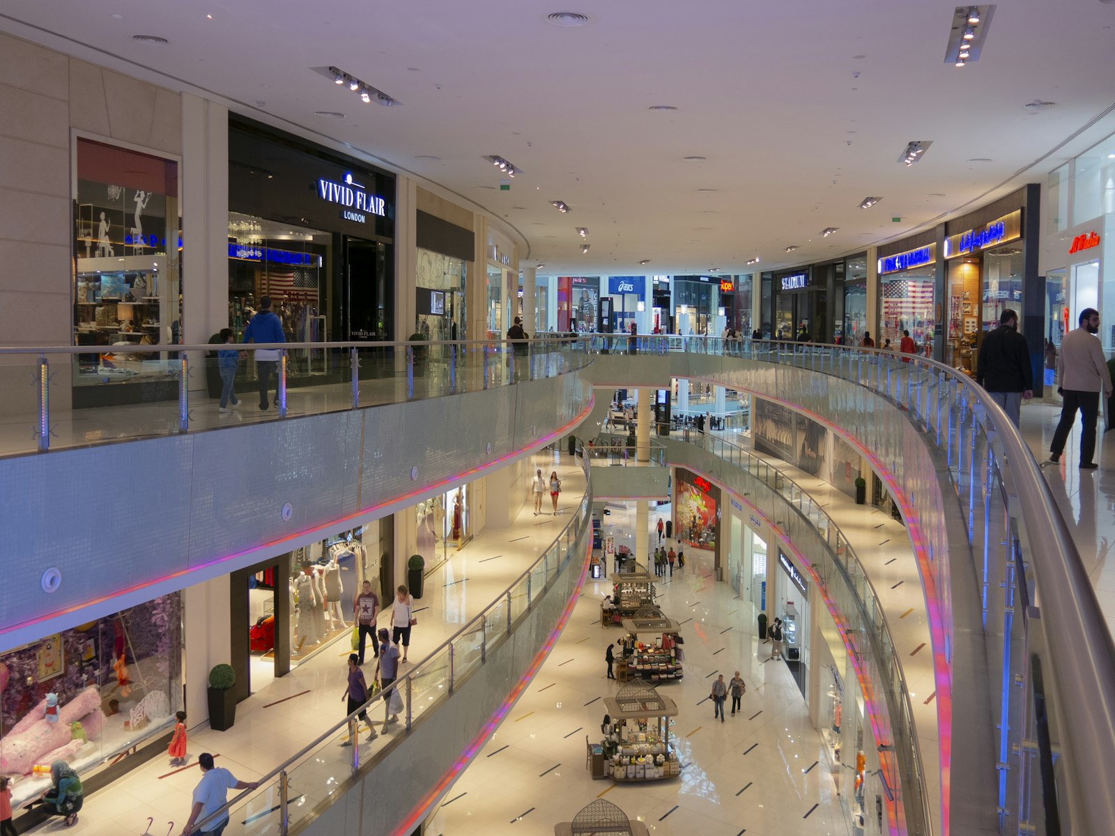 Circle Mall, JVC